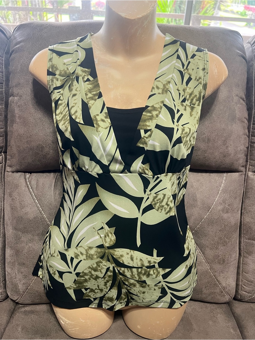 JKLA Caliornia Tank Top, Size Small, EUC